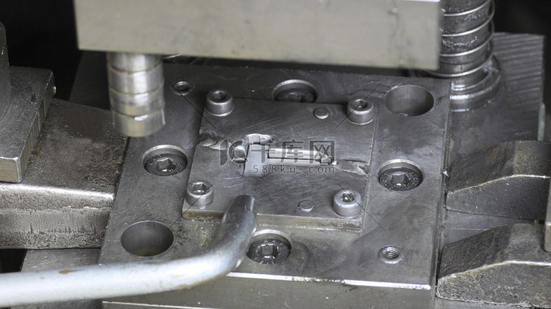 精密模具设计尺寸公差标准：揭秘模具精度背后的秘密