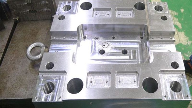 精密模具定制：规范标准与关键要素解析