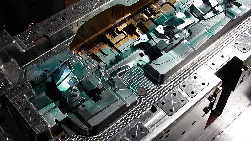 冰箱内胆注塑模具定制：关键参数解析与选型要点